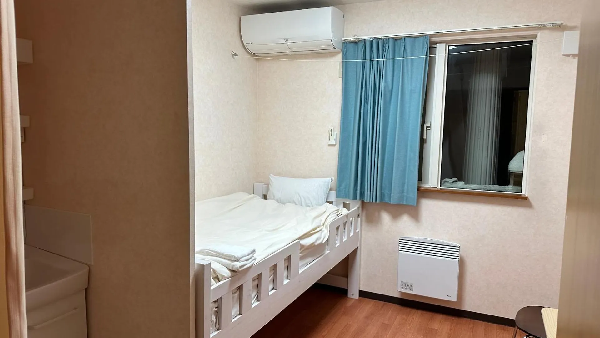 Alpine Guesthouse Furano 0*,